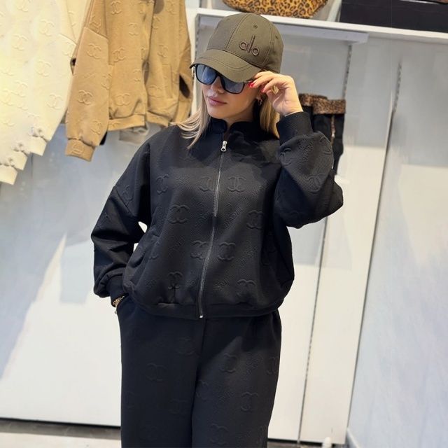 Fashion Embossing Winter Women Tracksuit Set