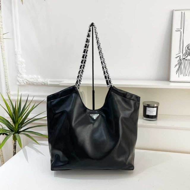 Fashion Logo Chained Shoulder Bags