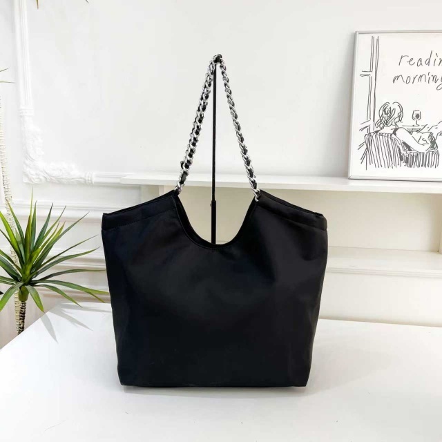 Fashion Logo Chained Shoulder Bags