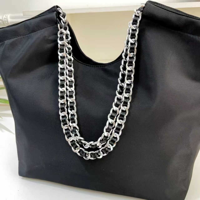 Fashion Logo Chained Shoulder Bags