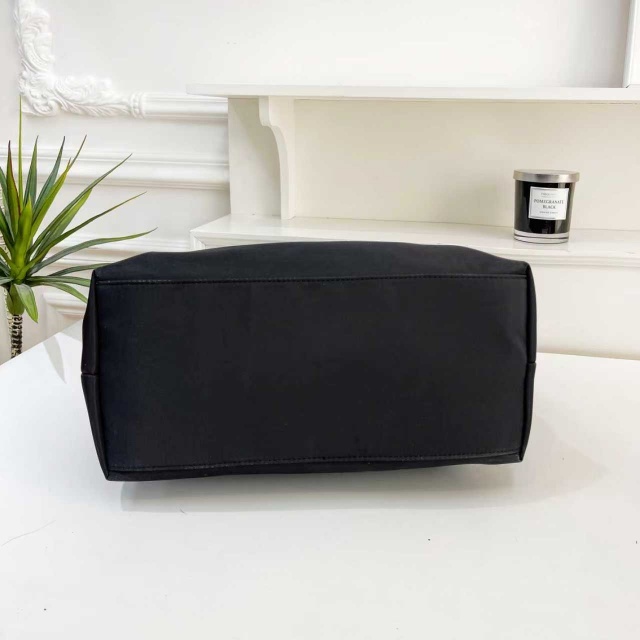 Fashion Logo Chained Shoulder Bags
