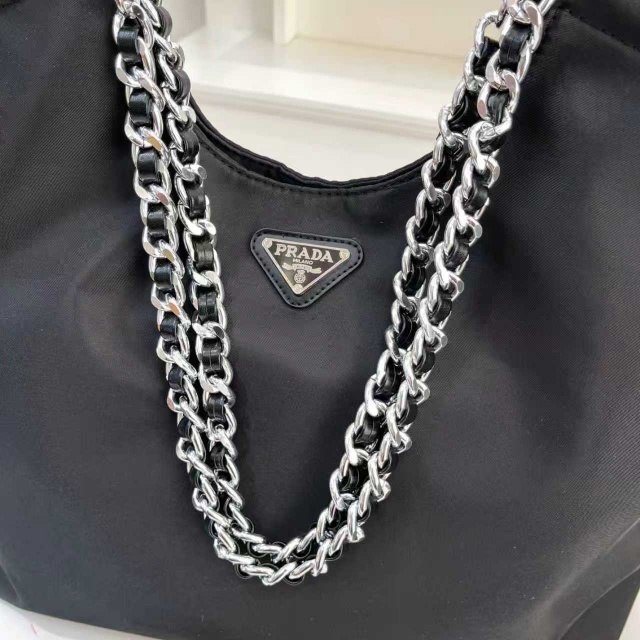 Fashion Logo Chained Shoulder Bags