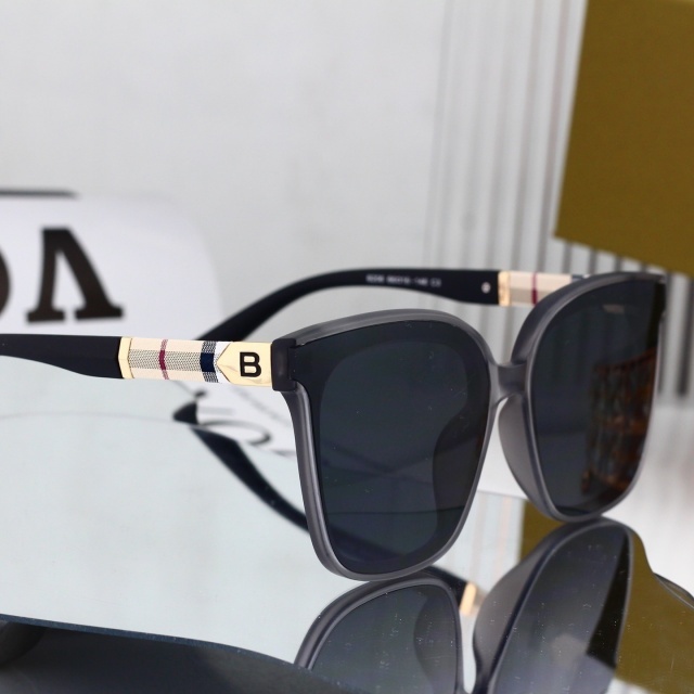 Classic Design Women Luxury Glasses
