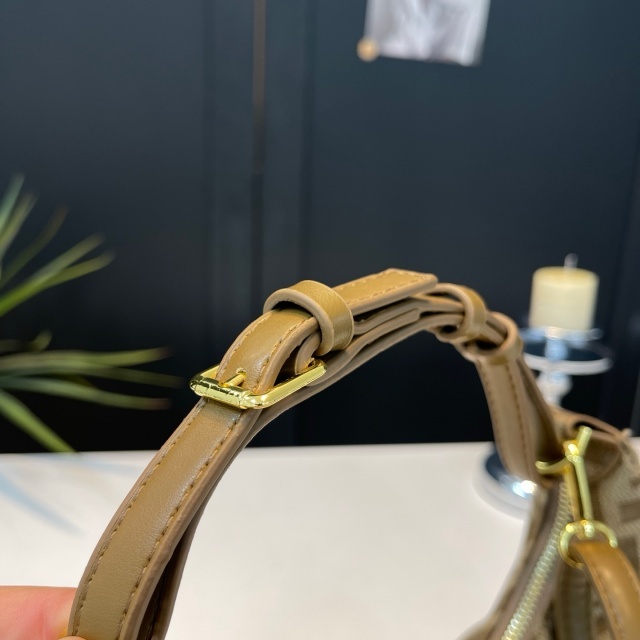 Metal Logo Leather Fashion Women Purses