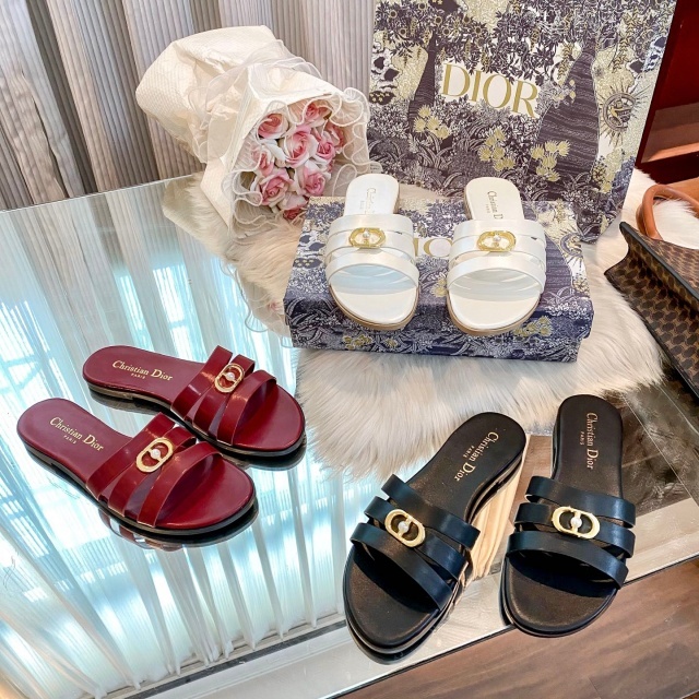 Luxury Fashion Logo Pearl Hollow Out Flat Sandals