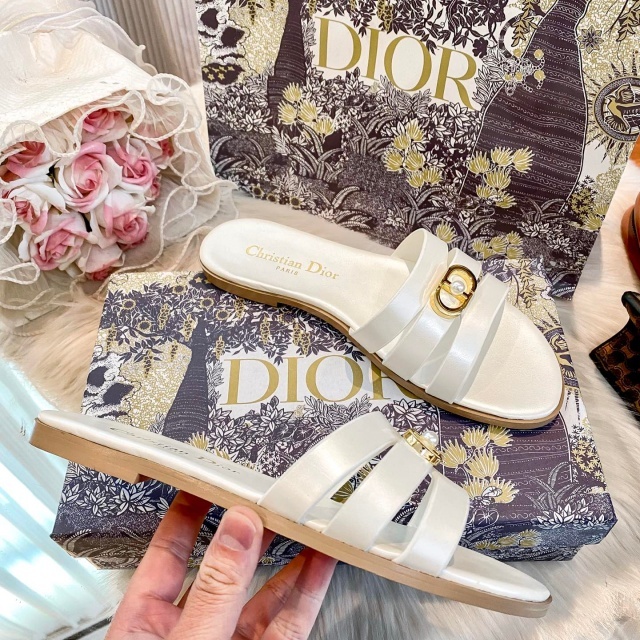 Luxury Fashion Logo Pearl Hollow Out Flat Sandals