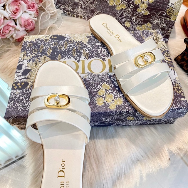 Luxury Fashion Logo Pearl Hollow Out Flat Sandals