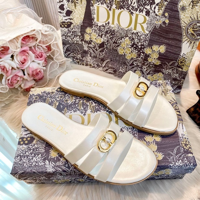 Luxury Fashion Logo Pearl Hollow Out Flat Sandals