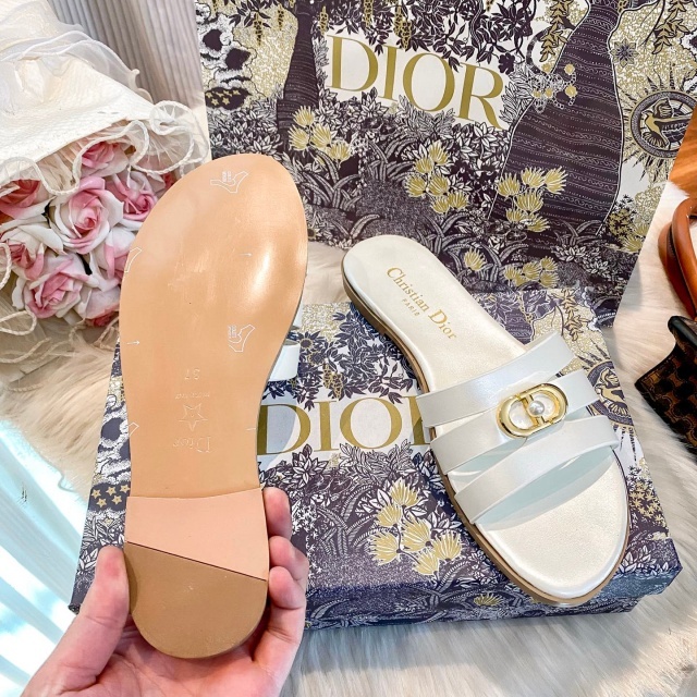 Luxury Fashion Logo Pearl Hollow Out Flat Sandals