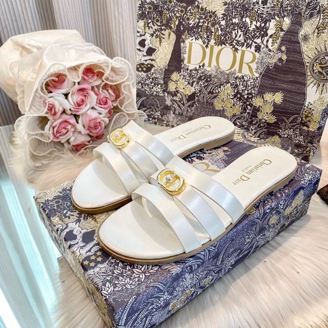 Luxury Fashion Logo Pearl Hollow Out Flat Sandals