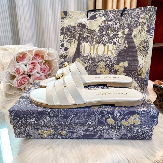 Luxury Fashion Logo Pearl Hollow Out Flat Sandals