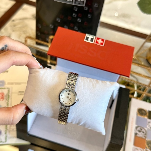 Luxury Fashion Women Business Watch