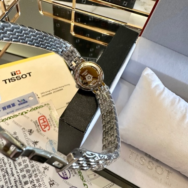 Luxury Fashion Women Business Watch