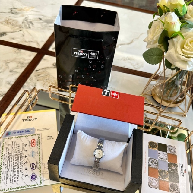 Luxury Fashion Women Business Watch