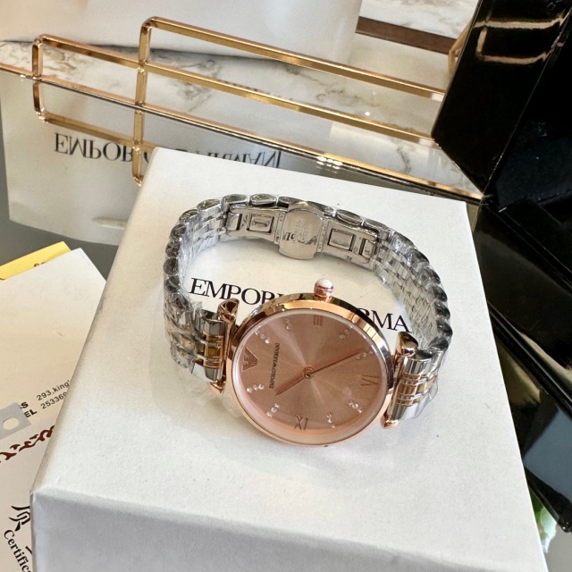 Women Luxury Fashion Casual Watch