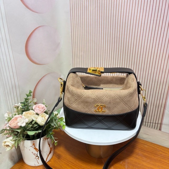 Metal Logo Leather Fashion Crossbody Handbags