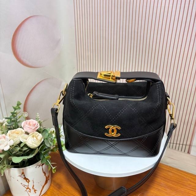 Metal Logo Leather Fashion Crossbody Handbags