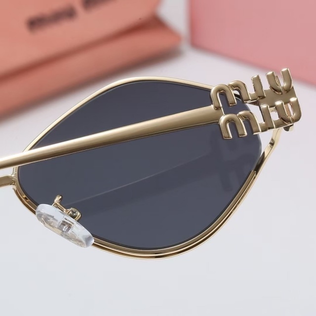 Diamond Shape Metal Frame Sunglasses