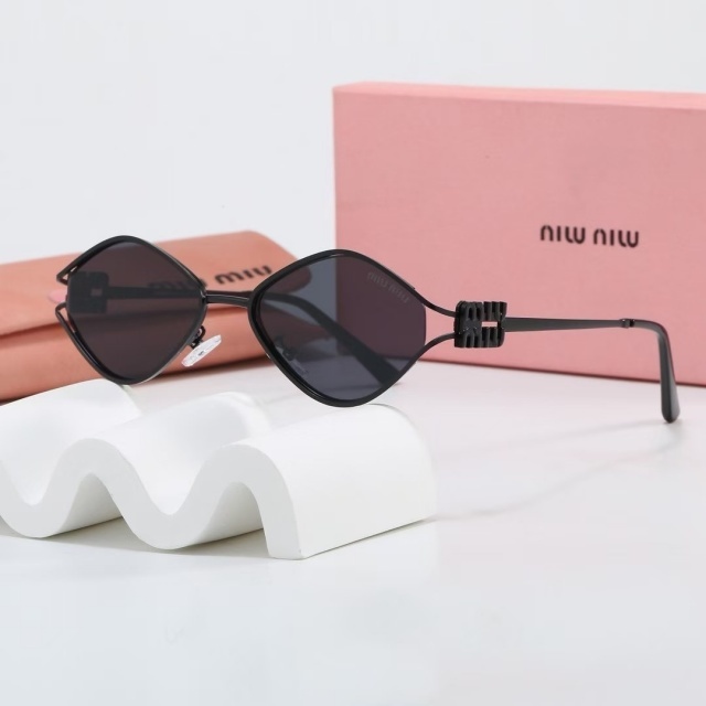 Diamond Shape Metal Frame Sunglasses