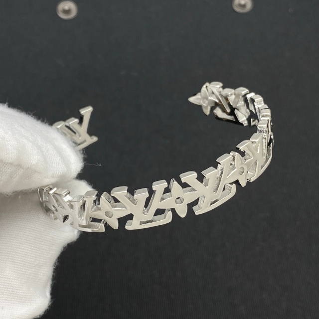 Engraved Elegant Luxury Bangle