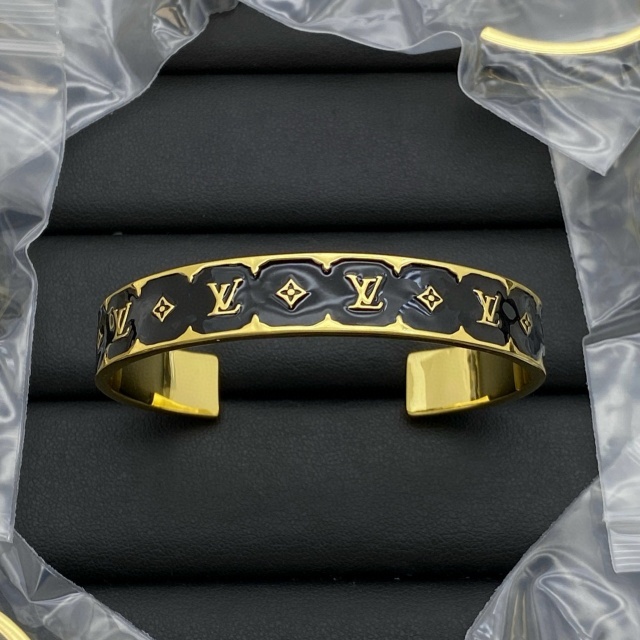 Sits Perfectly On The Wrist Cuff