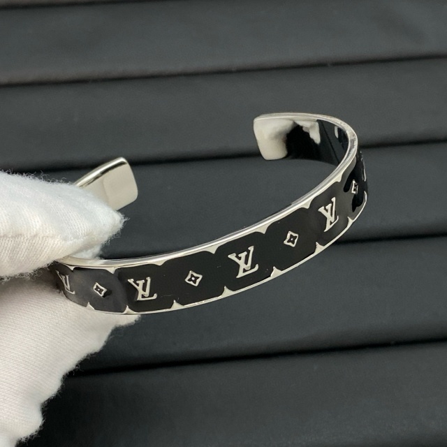Sits Perfectly On The Wrist Cuff