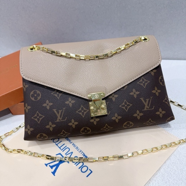 Chained Leather Fashion Women Luxury Messenger Bags