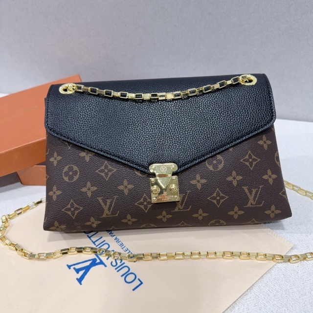 Chained Leather Fashion Women Luxury Messenger Bags