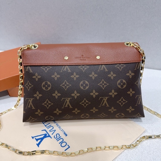 Chained Leather Fashion Women Luxury Messenger Bags