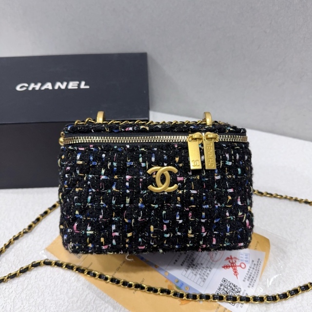 Chic Fashion Women Chained Makeup Bags