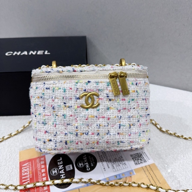 Chic Fashion Women Chained Makeup Bags