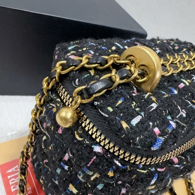 Chic Fashion Women Chained Makeup Bags