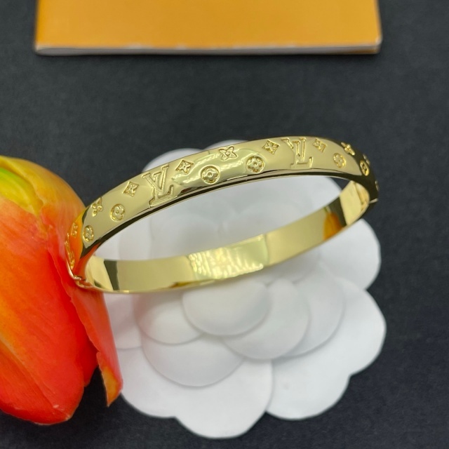 Luxury Engraved Hinge Bangle