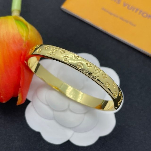 Luxury Engraved Hinge Bangle