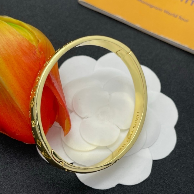 Luxury Engraved Hinge Bangle