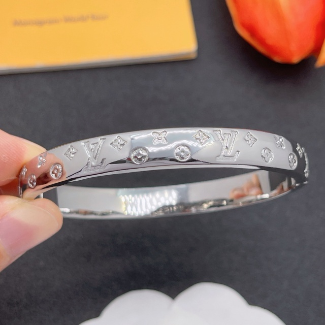Luxury Engraved Hinge Bangle