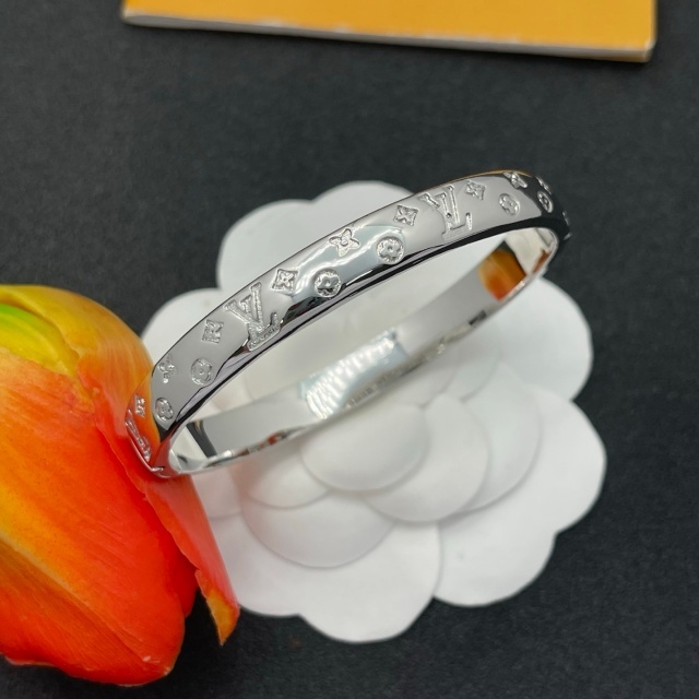 Luxury Engraved Hinge Bangle