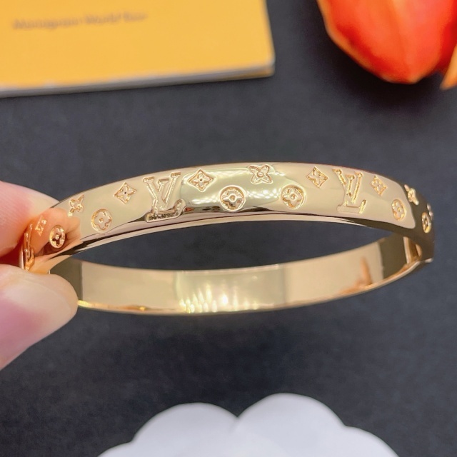 Luxury Engraved Hinge Bangle
