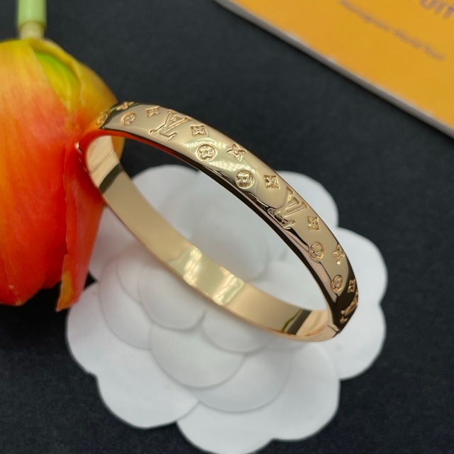 Luxury Engraved Hinge Bangle