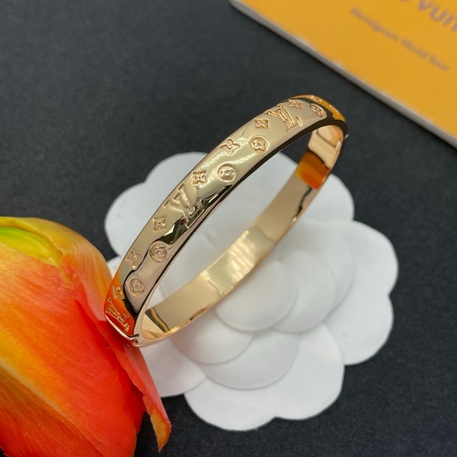Luxury Engraved Hinge Bangle