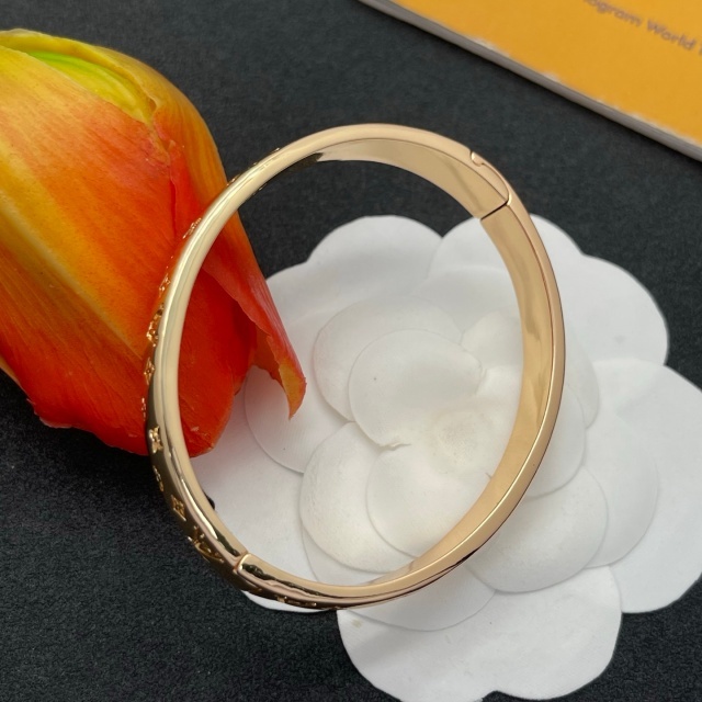 Luxury Engraved Hinge Bangle