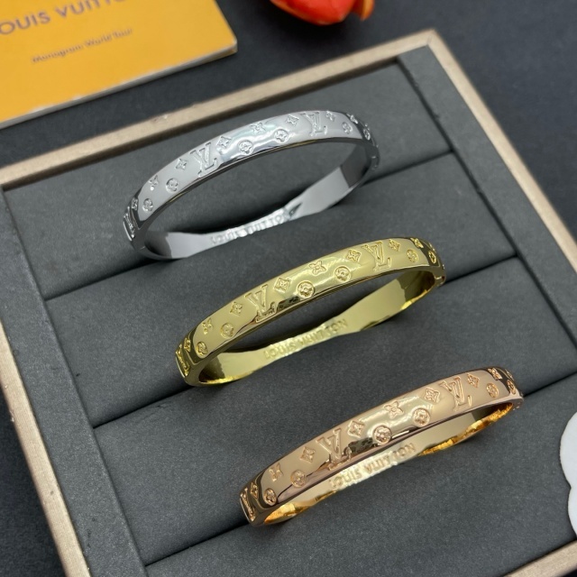 Luxury Engraved Hinge Bangle