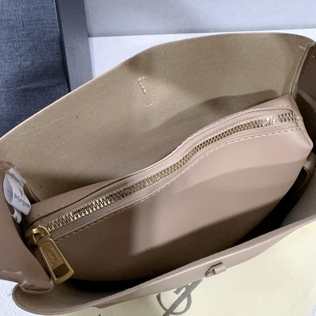 Metal Logo Women Leather Fashion Handbags