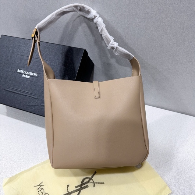 Metal Logo Women Leather Fashion Handbags