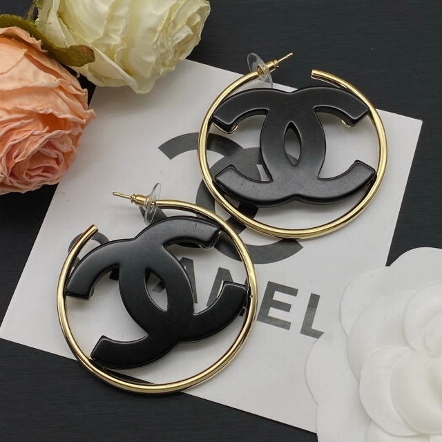 Chic Designer Round Earrings