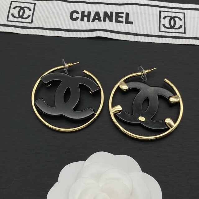 Chic Designer Round Earrings