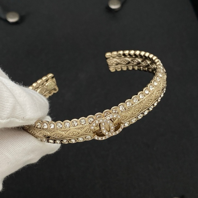 Iconic Diamond Open Bangle