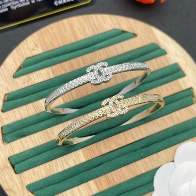 Crystals Meticulously Set Hinge Bangle
