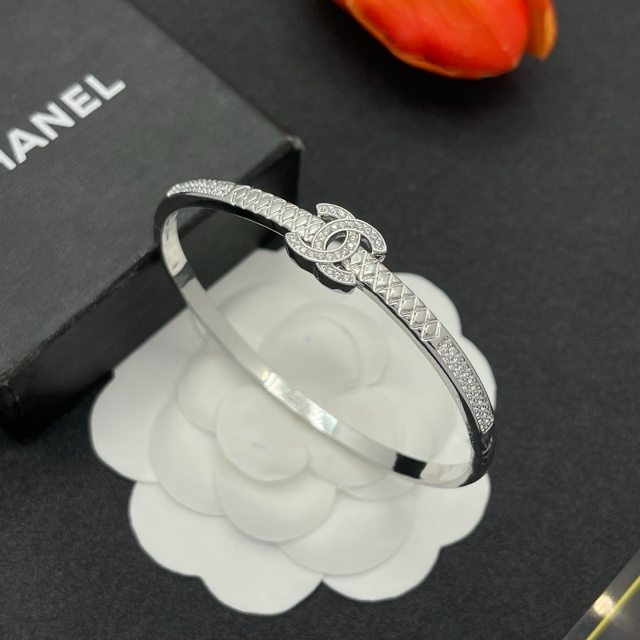 Crystals Meticulously Set Hinge Bangle