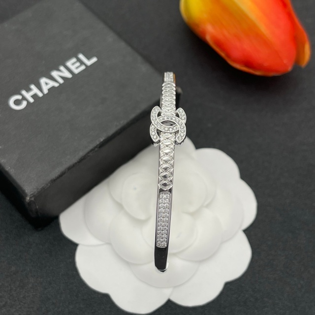 Crystals Meticulously Set Hinge Bangle
